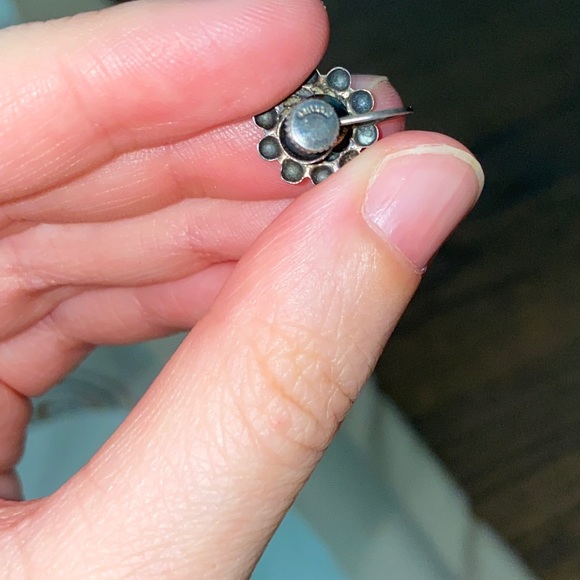 Vintage screw-back genuine silver & turquoise earrings (Civil War era) - Picture 5 of 7